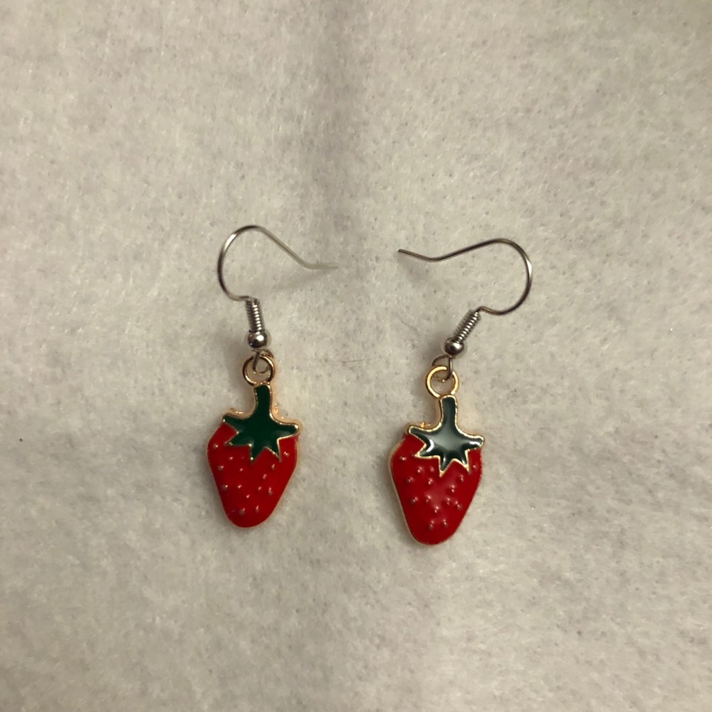 Strawberry earrings 🍓